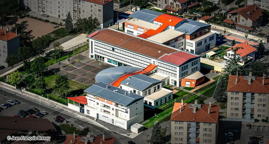 joint debout droit et gironné