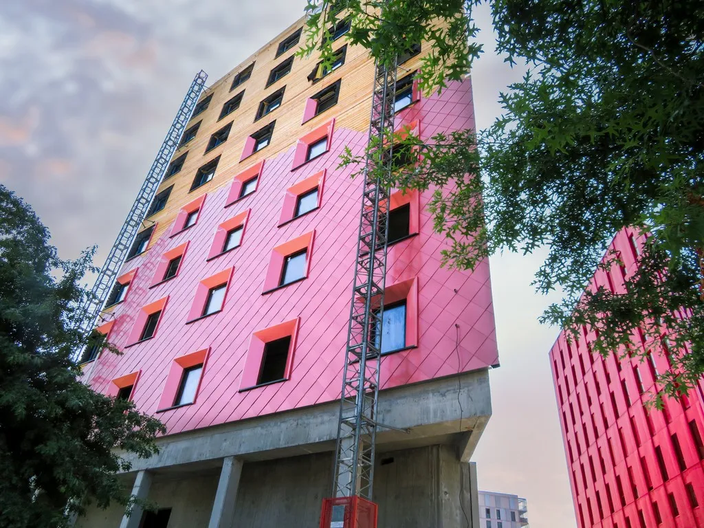 Bardage en écailles de l’hôtel IBIS de Saint Étienne Chateaucreux