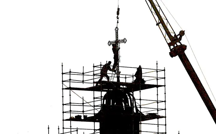 yann echafaudage clocher de Pradines