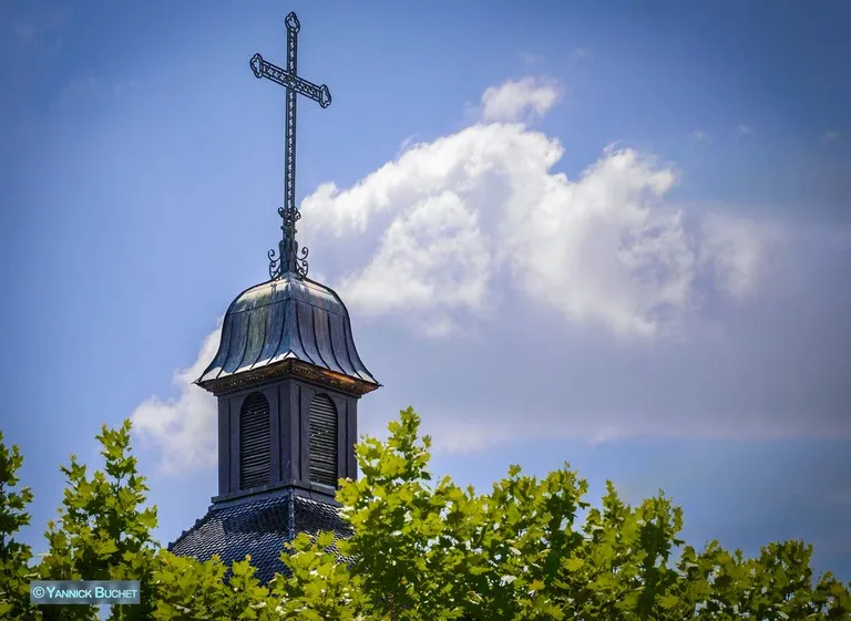 clocher des bénédictines à Pradines 