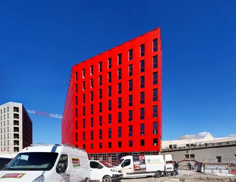 Habillage d’un bardage en cassette aluminium