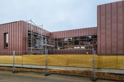 Bardage en "Zinc Pigmento rouge"