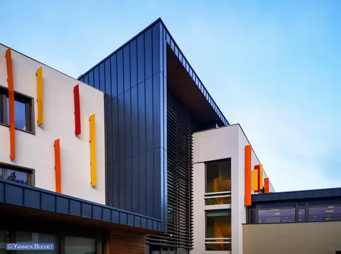 Couverture et bardage en "JDB Zinc ANTHRA" à IFSI de Saint Chamond