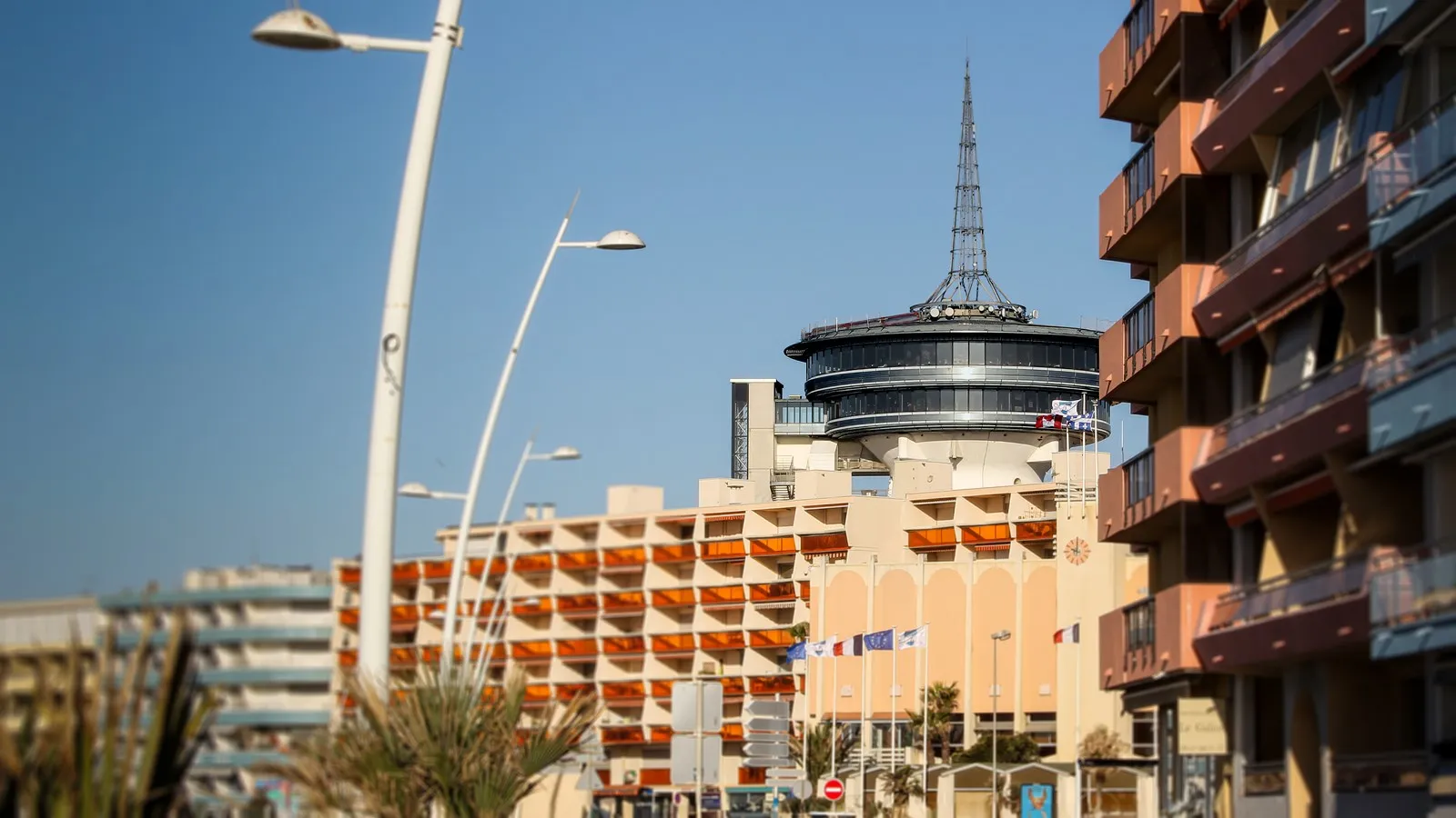 phare de Palavas Réfection toiture en zinc phare de Palavas Réfection toiture en zinc