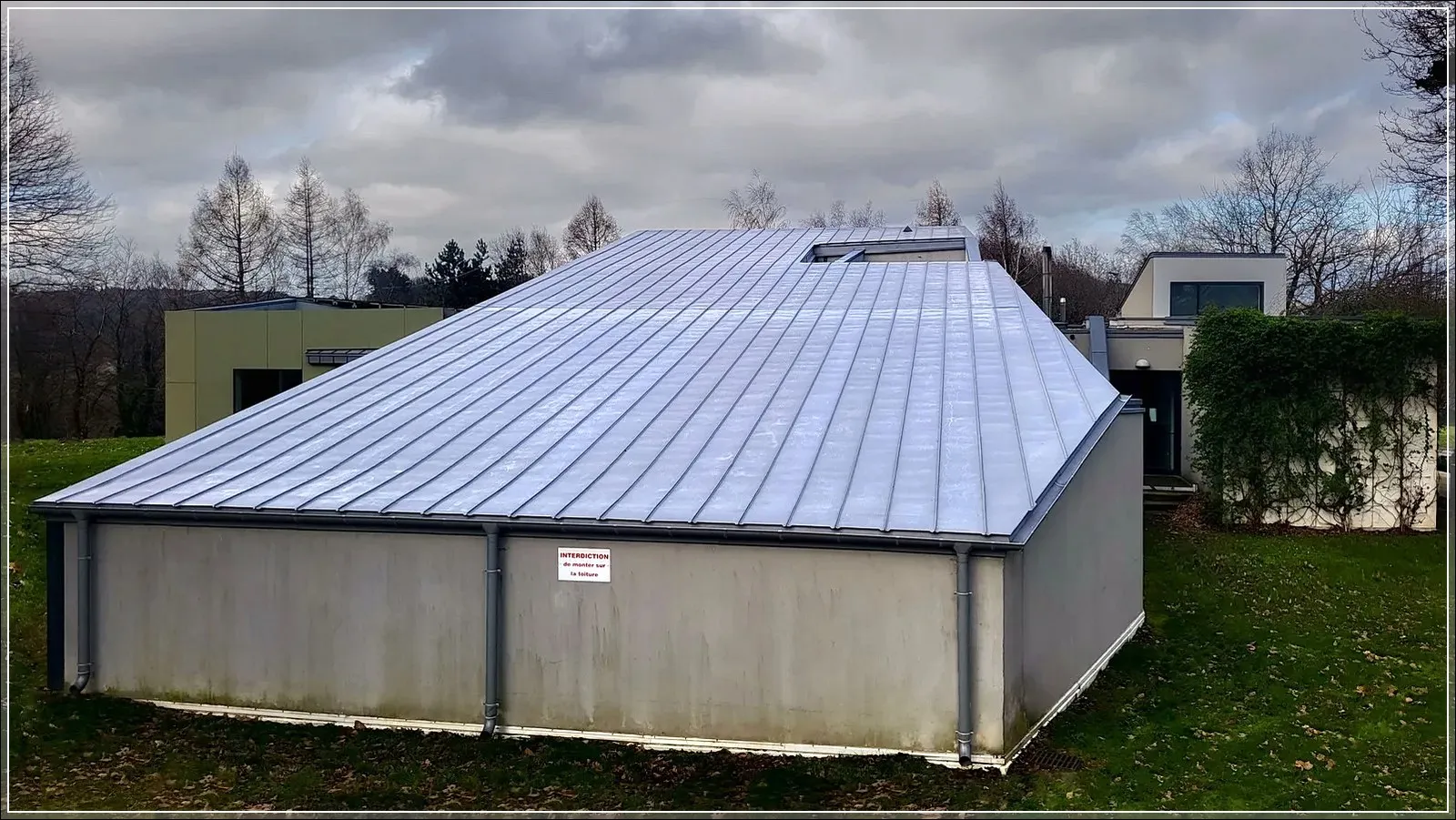 Ecole de danse et de musique de Baud toiture sarking en zinc Quartz