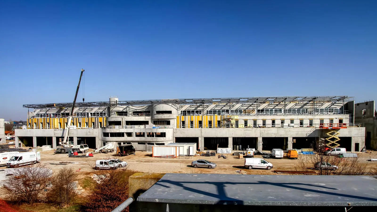 vue d'ensemble et gros plan saint priest couverture et bardage